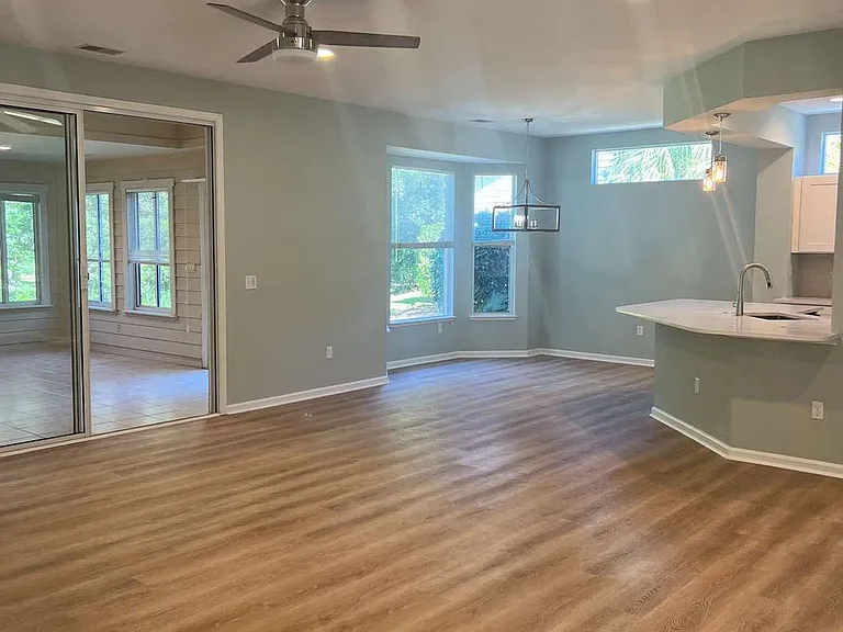 42 Coburn Dr E — Photo 3