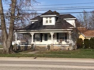 722 N Main St, Flora, IL 62839