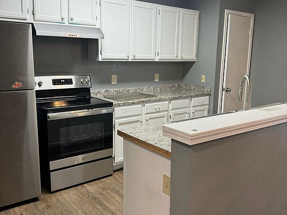 5th image of 1305 Eastgate Dr