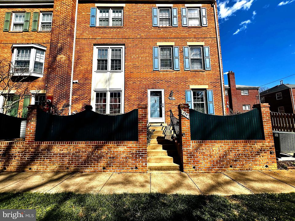 1st image of 754 N Vermont St