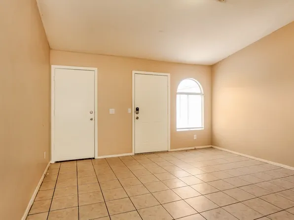 5723 N 67th Dr, Glendale, AZ 85303