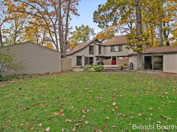 7367 Wilkinson Dr NE, Rockford, MI 49341