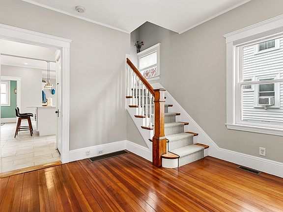 5th image of 52 Warren St