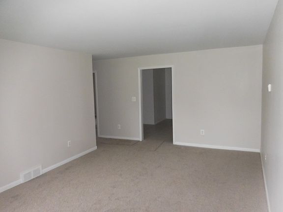 5th image of 146 Olympia Dr