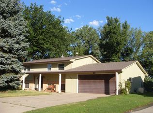 1729 McIlvaine Ct, Huron, SD 57350