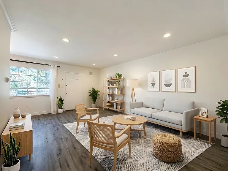 1102 Euclid St — Photo 2