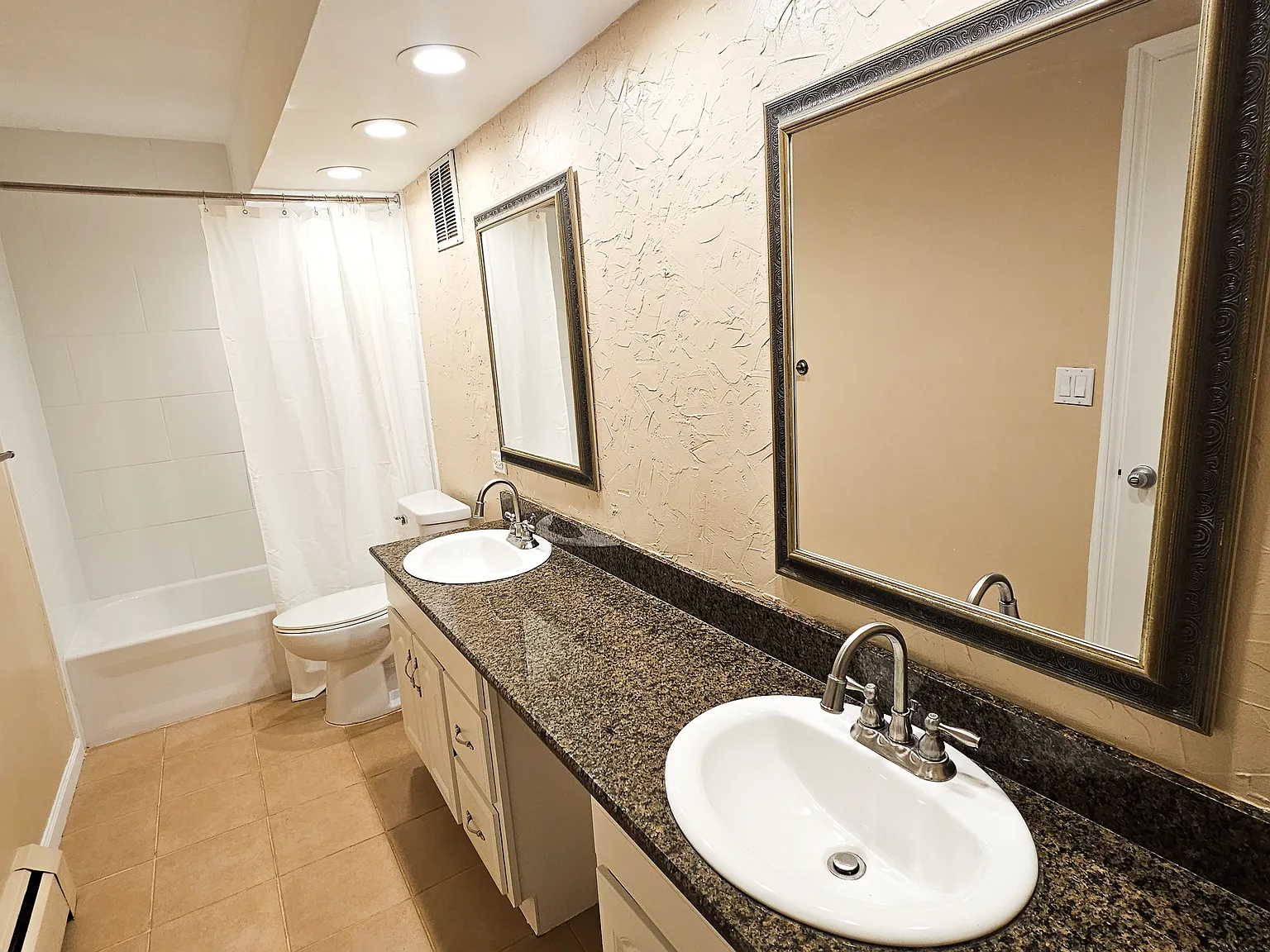 2 bed, 1050 sqft, $1,950 — Photo 4