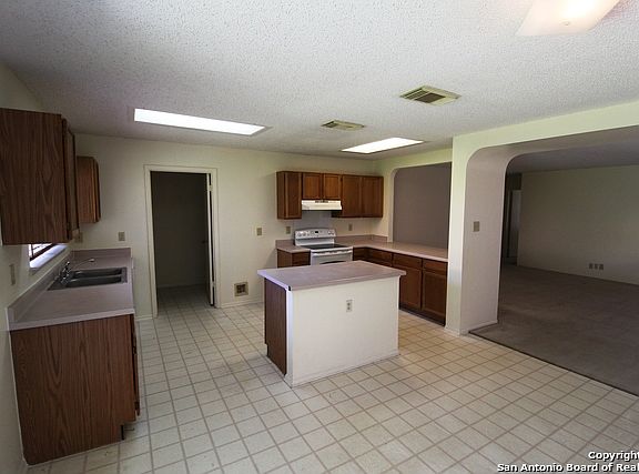 3rd image of 4923 Corian Well Dr