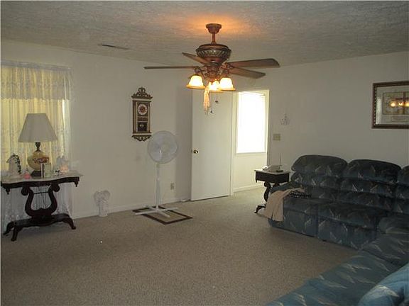 3rd image of 343 E Park Ave