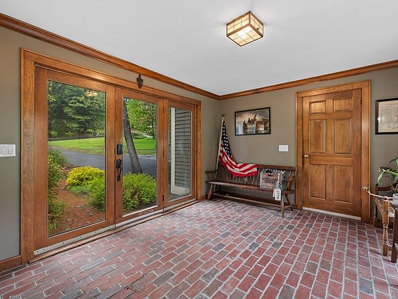 4th image of 16 Elliott Rd