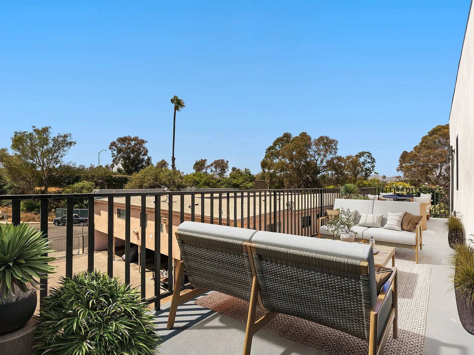 Top-of-the-Line Luxury Units in the Culver City Art District — Photo 3