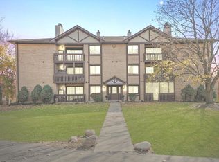 6015 Lakeside Pl, Tinley Park, IL 60477