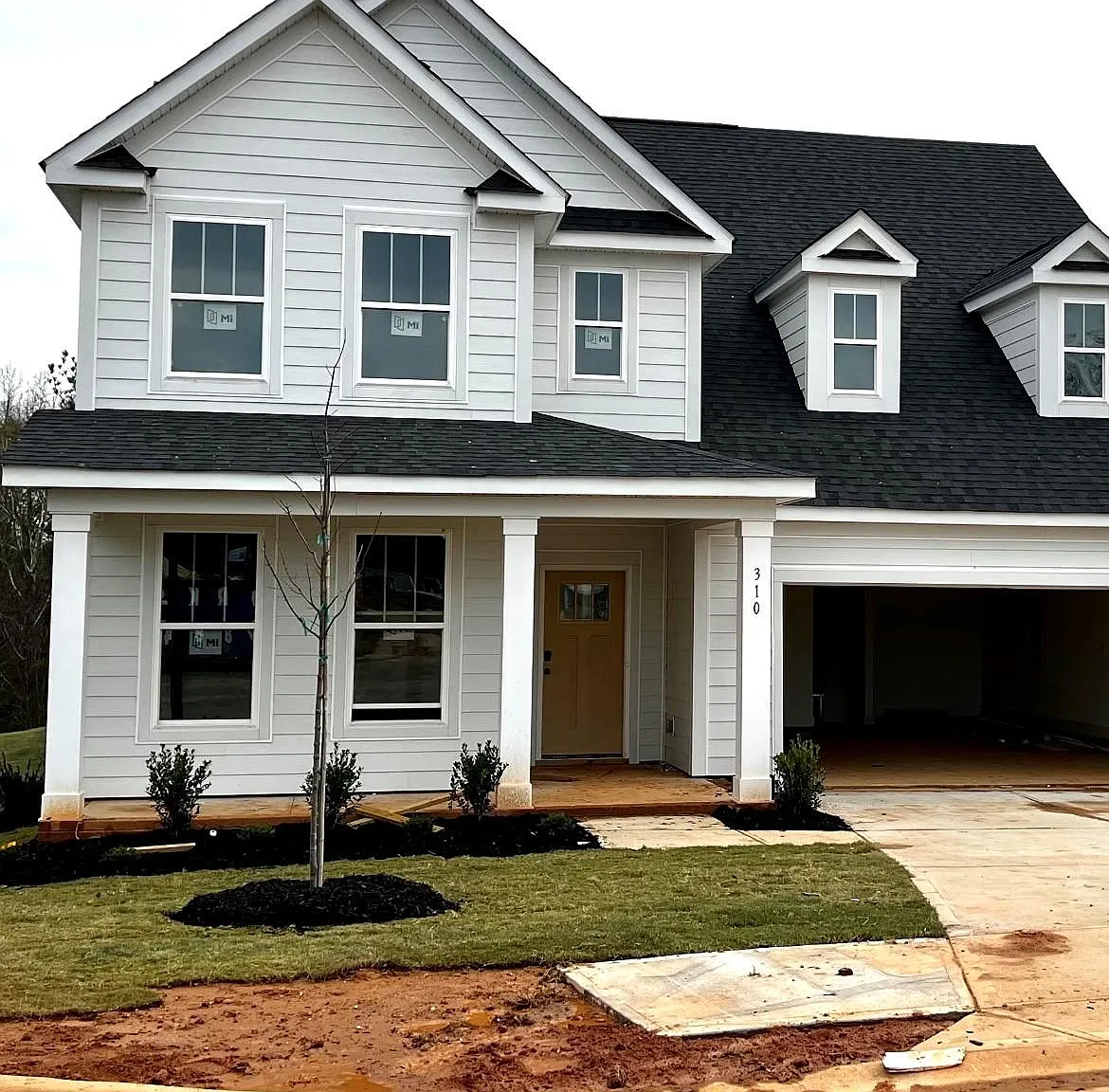 4 bed, 2700 sqft, $2,950 — Photo 1