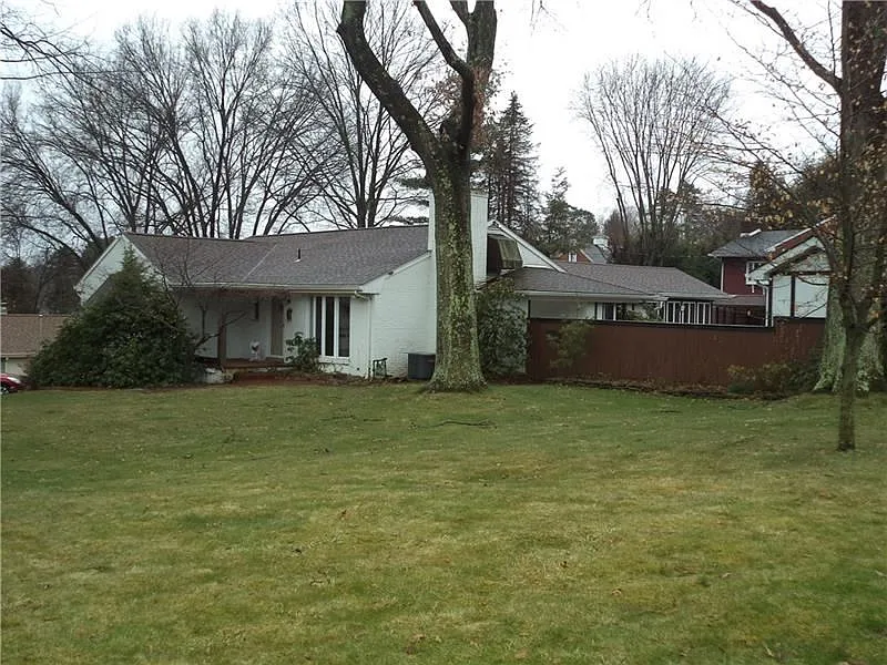 133 Cornwallis Dr photo 1