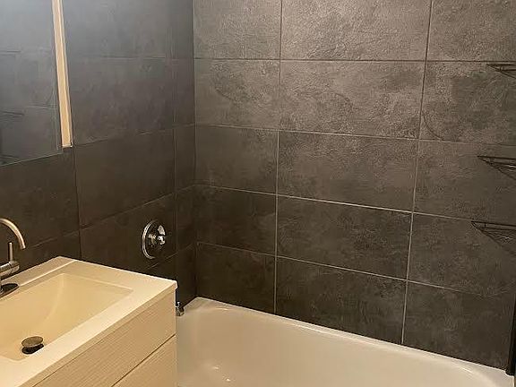 5th image of 2928 Grace Ave Floor 1