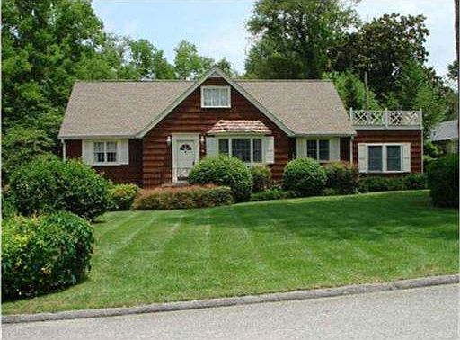 2nd image of 11 Fairhills Dr