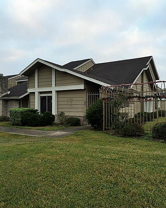 1st image of 12215 Bob White Dr