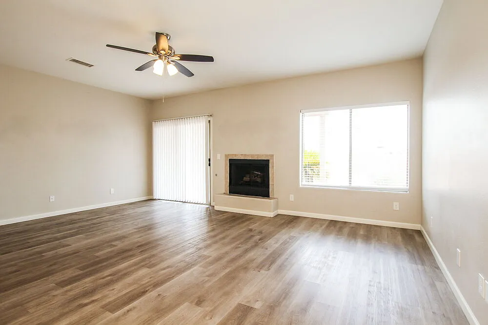 3 bed, 2.0 bath, 1576 sqft, $2,410 — Photo 3