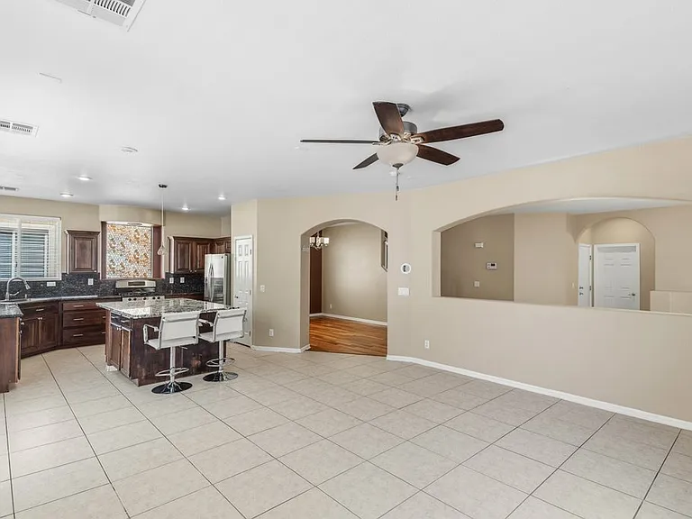 527 Newberry Springs Dr — Photo 12