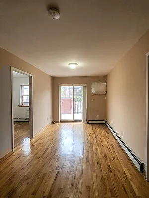 Rented by Realty 2000 Corp | media 4