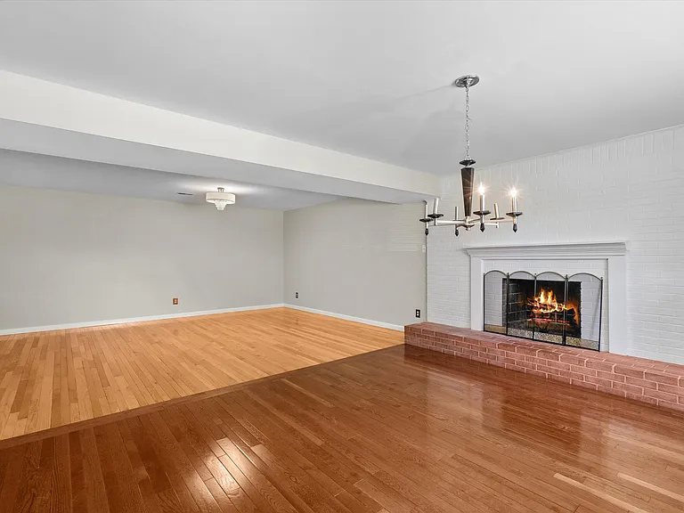 15100 Carlbern Dr — Photo 16