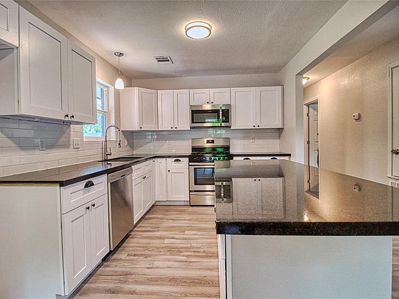 3rd image of 11050 Dalebrook Dr