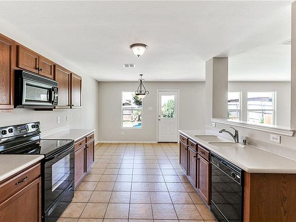 3rd image of 8414 River Bluffs Dr