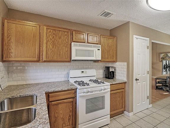 5th image of 705 Whitewing Dr