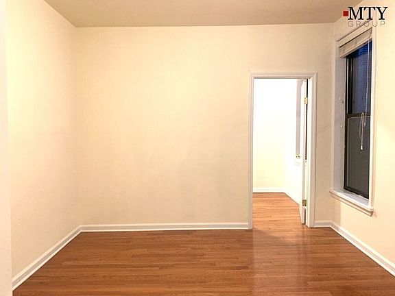 4th image of 28-08 Crescent St #2O