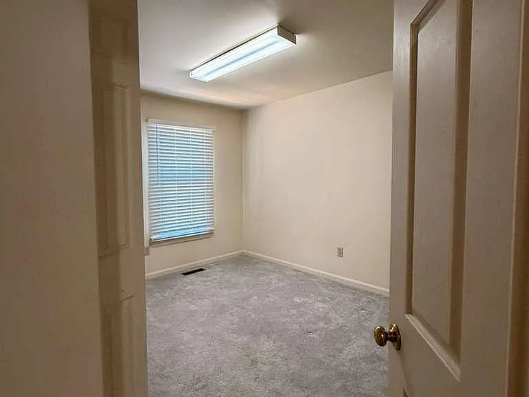 5976 Norham Dr — Photo 23