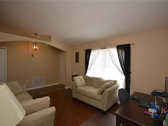 4th image of 1952 N Merrick Dr