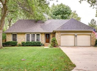 9811 W 100th Ter, Overland Park, KS 66212