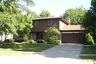 1st image of 414 Hinsdale Ct
