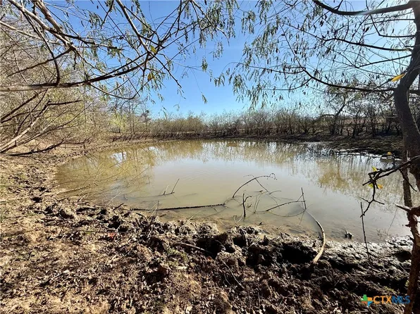 685 Fox Ln, Lockhart, TX 78644