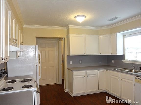 4th image of 12513 Dover Dr