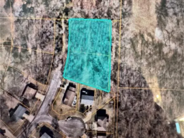 404 N Countryside Rd, Blue Springs, MO 64015