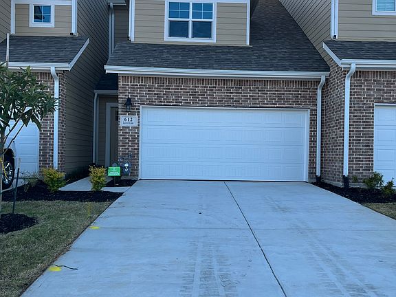 2nd image of 612 Laurel Ln