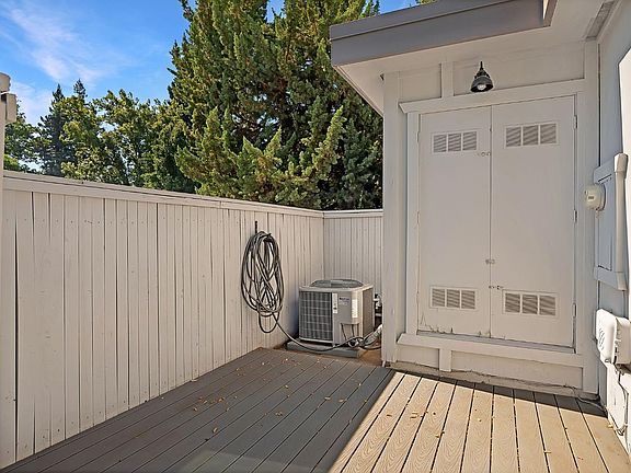 4th image of 941 Commons Dr