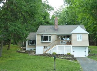 713 W Shore Trl, Sparta, NJ 07871