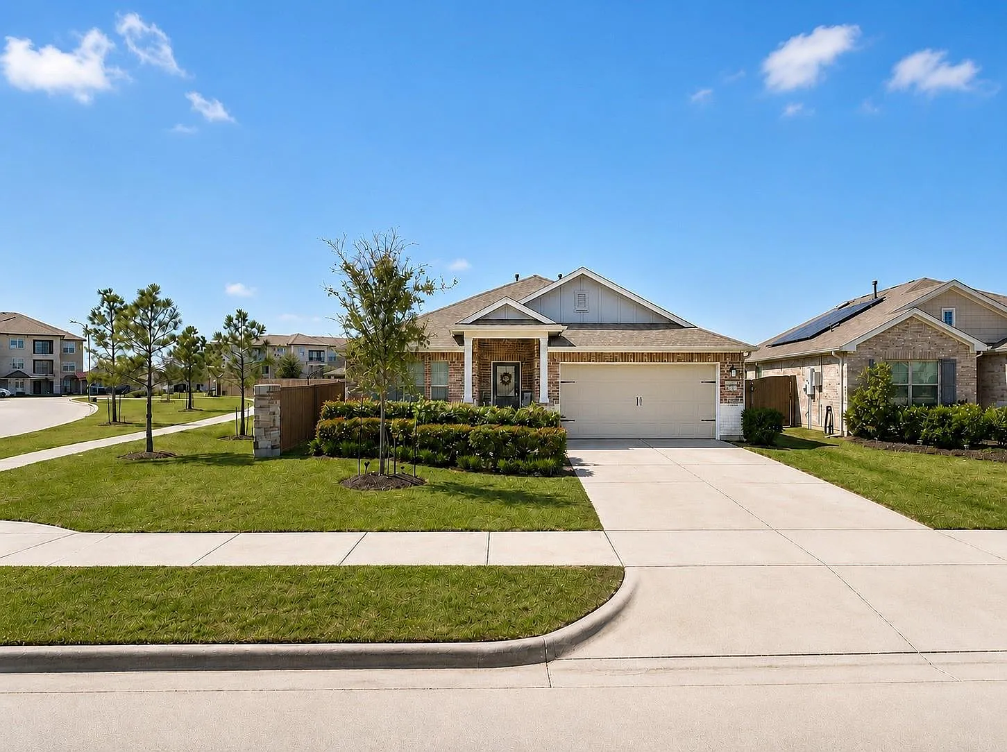 4 bed, 3.0 bath, 2407 sqft, $2,450 — Photo 2