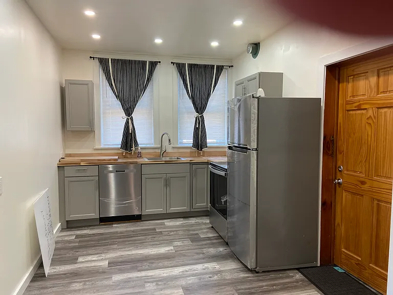 1 S Sycamore St #1D — Photo 1