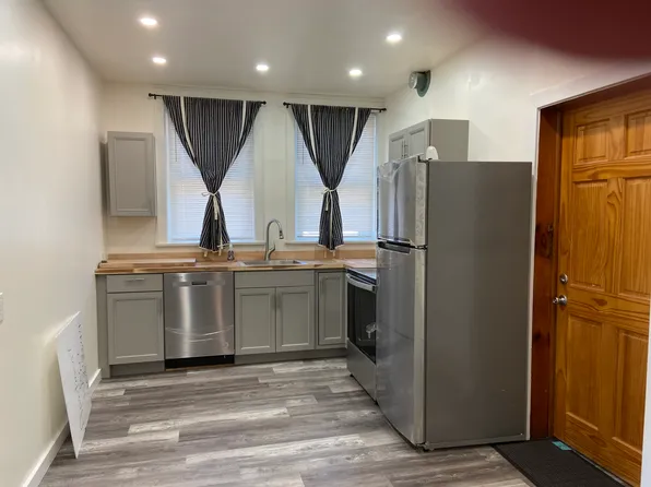 1 S Sycamore St #1D, Newtown, PA 18940