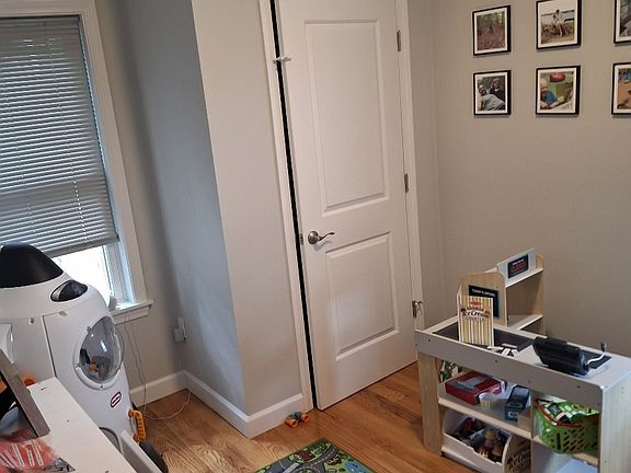 5th image of 381 Essex St #2