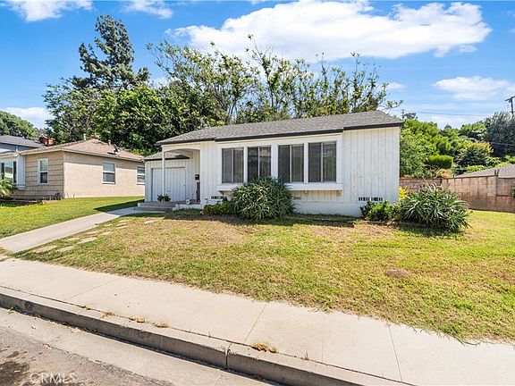 2nd image of 1034 Loma Verde St