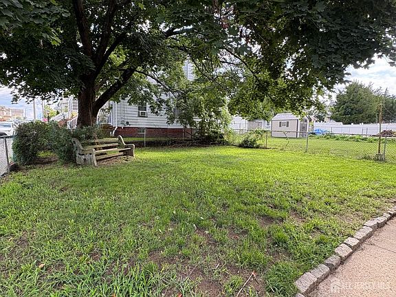 3rd image of 52 Dane St