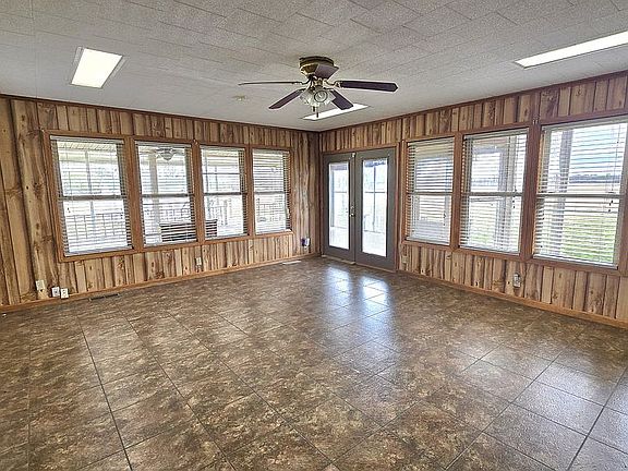 4th image of 404 Callis Dr