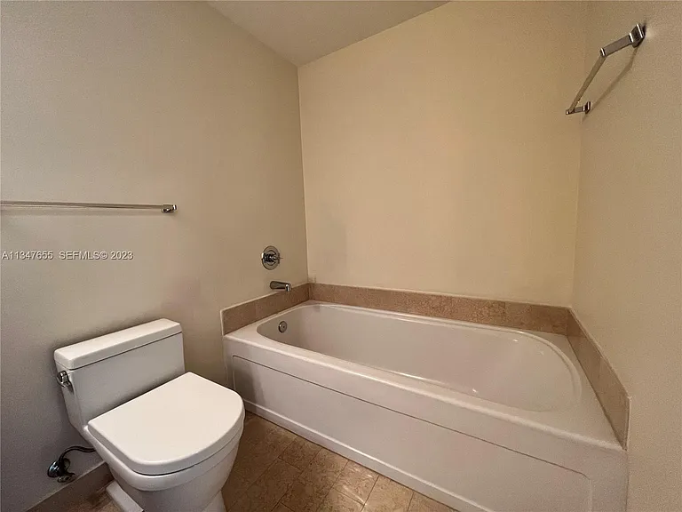 79 SW 12th St #1502 — Photo 7
