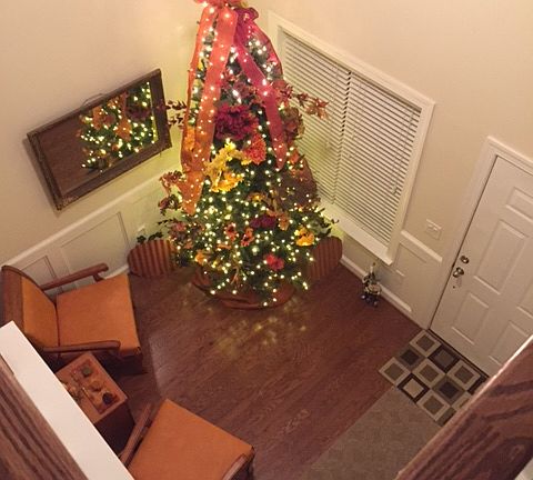 Sitting Room w/ 9' Tree