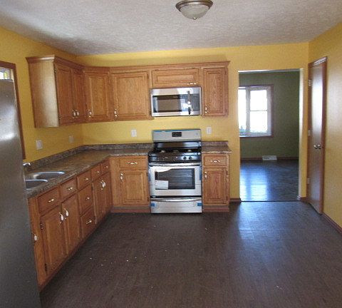 4th image of 2912 Lawndale Ave