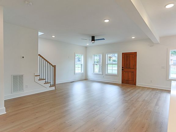 5th image of 127 Cleveland St